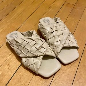 Never worn Vince Camuto puffy slide sandal in nude, size 7.5